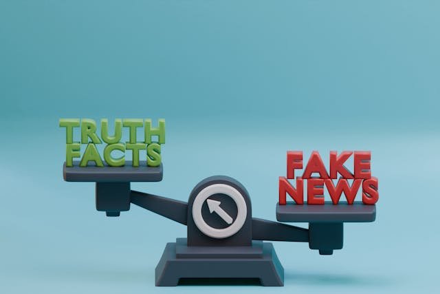 A picture of a scale blancing the words Truth Facts in Green on the left and Fake News in red on the right 